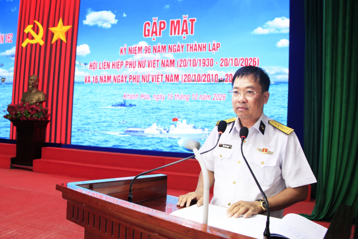 Đại tá Mai Văn Doanh phát biểu chúc mừng
