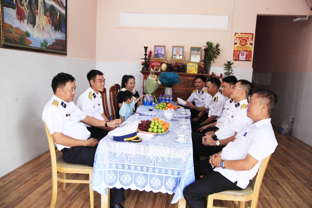 Quang cảnh buổi bàn giao