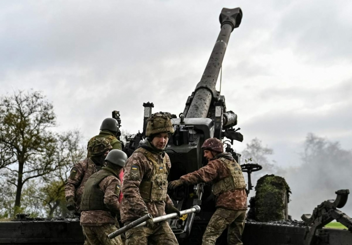 Lựu pháo FH-70 được binh sĩ Ukraine sử dụng trong cuộc giao tranh ở vùng Zaporizhzhia. Ảnh: Reuters