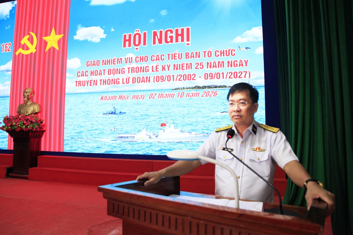 Đại tá Mai Văn Doanh giao nhiệm vụ cho các tiểu ban