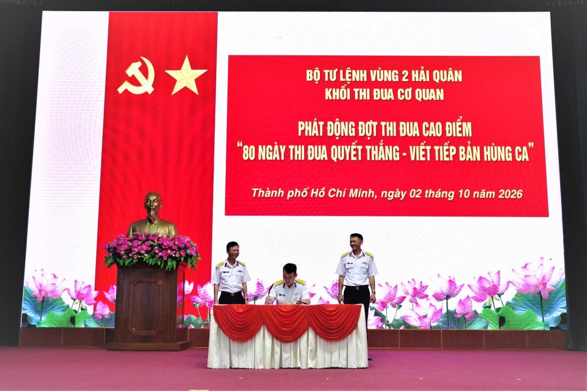 Thủ trưởng các cơ quan BTL Vùng 2 Hải quân ký kết giao ước thi đua
