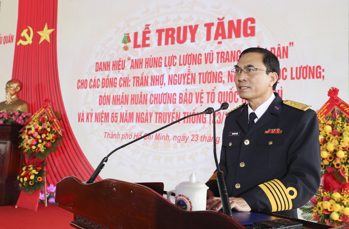 Đại tá Phạm Minh Chiến, Bí thư Đảng ủy, Chính ủy Lữ đoàn 125 trình bày diễn văn