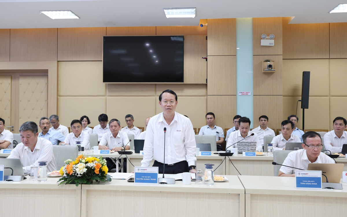 Chủ tịch HĐTV EVNNPT Nguyễn Quang Trung phát biểu tại buổi làm việc