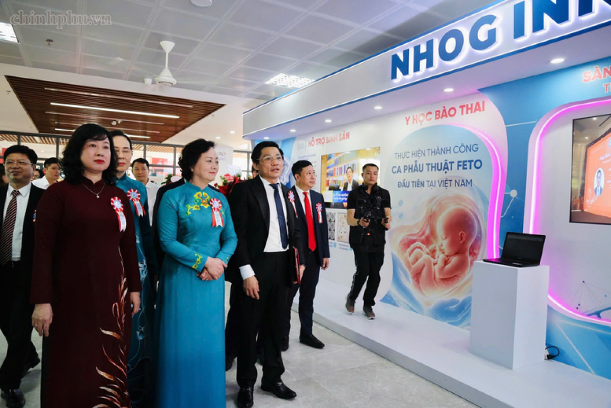 Phó Thủ tướng Phạm Thị Thanh Trà tham quan cơ sở vật chất Bệnh viện Phụ sản Trung ương Cơ sở 2 tại Hà Nội 