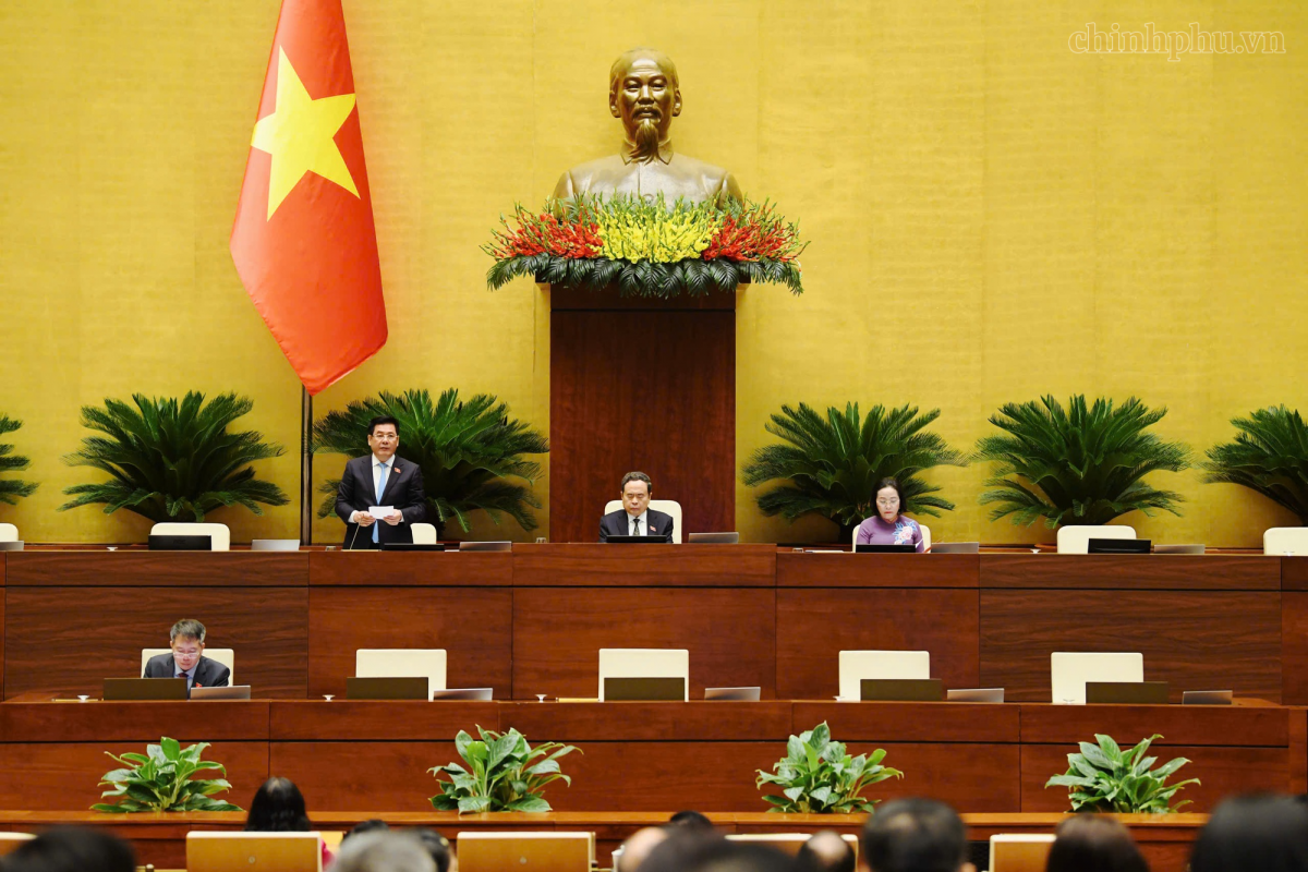 Phó Chủ tịch Quốc hội Nguyễn Hồng Diên điều hành tại Hội trường - Ảnh: chinhphu.vn/Nhật Bắc