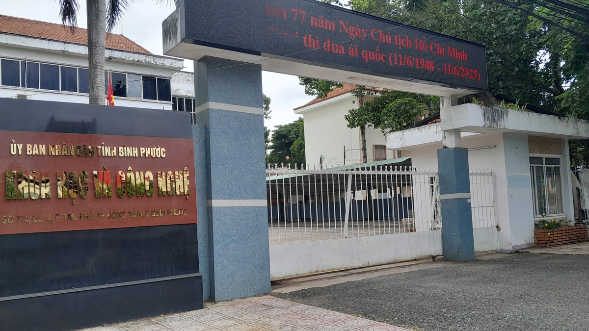 Sở Khoa học-Công nghệ tỉnh Bình Phước cũ chuẩn bị thành phòng khám (ảnh: Thiên Lý)