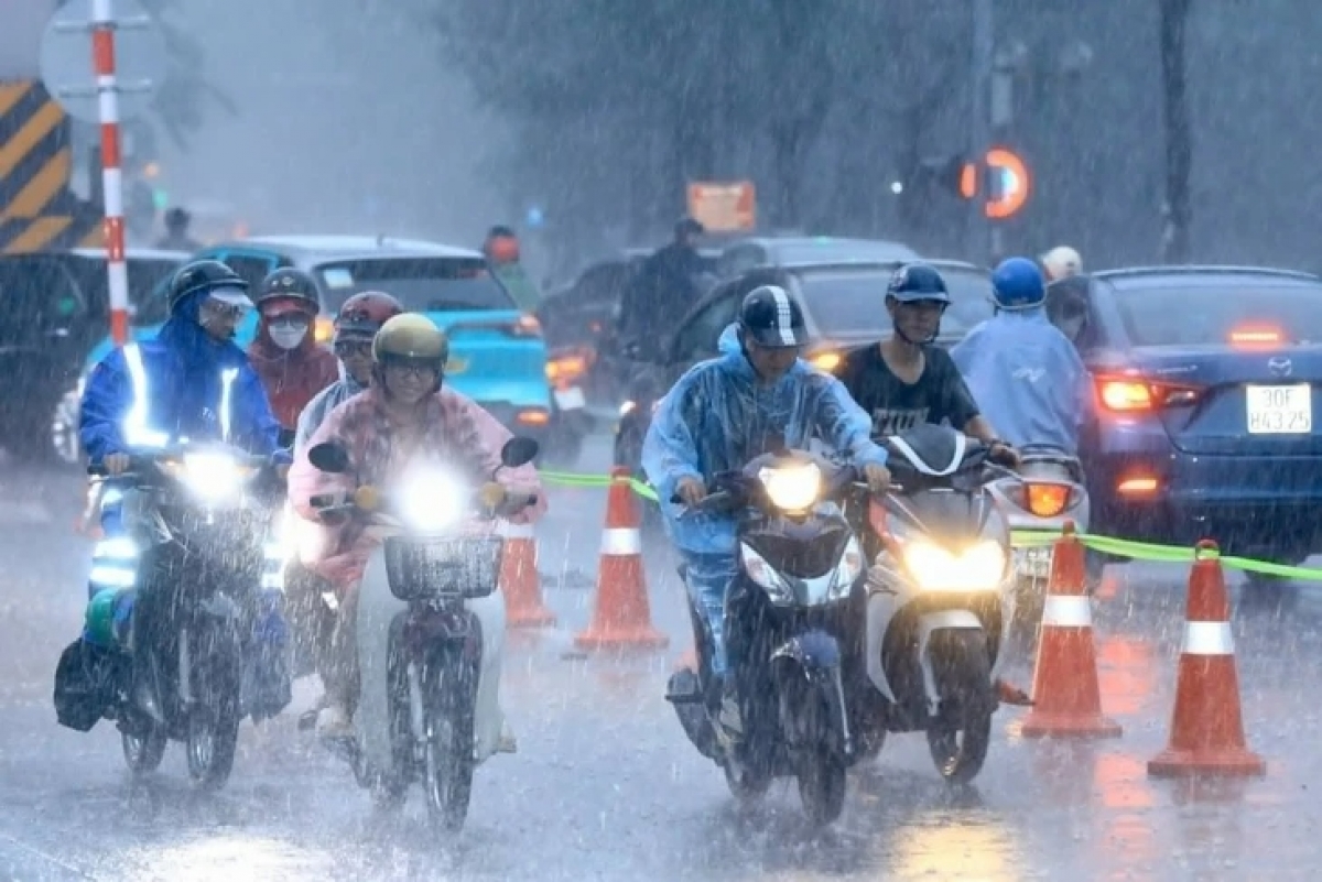TP Hồ Chí Minh còn mưa nhiều ngày, dải hội tụ nhiệt đới có xu hướng mạnh lên
