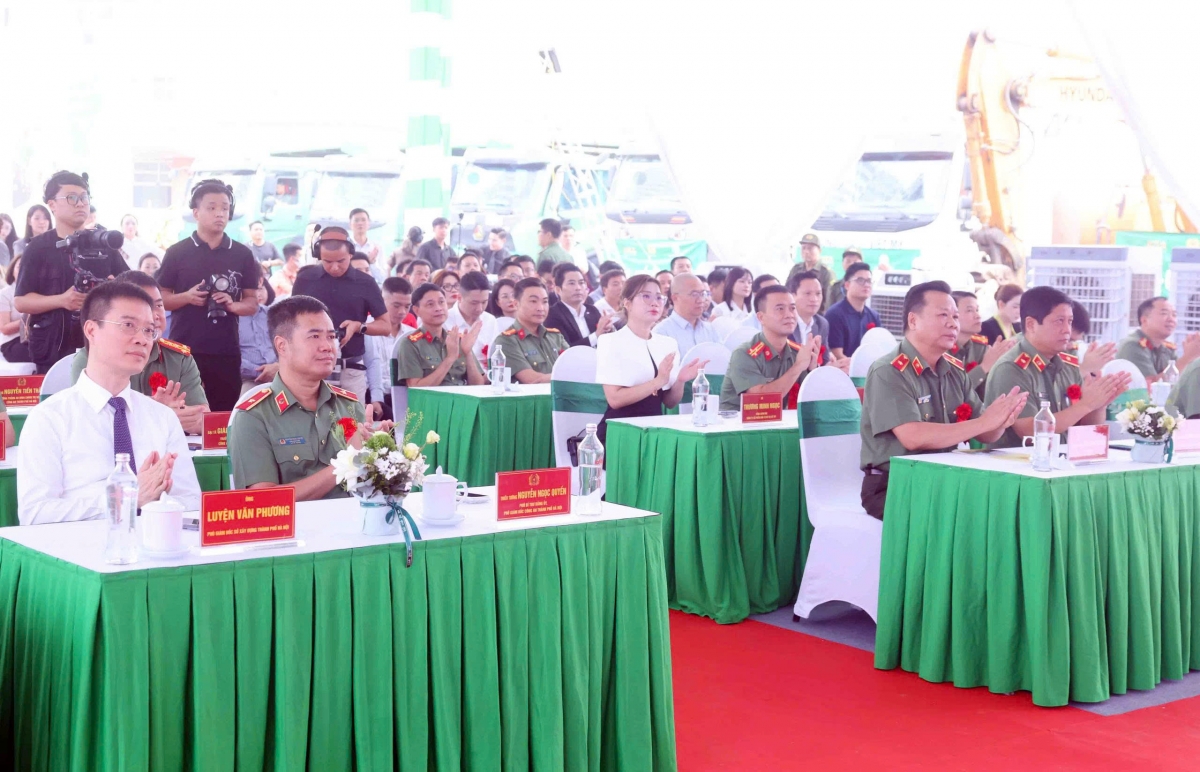 Các đại biểu tham dự Lễ khởi công (Ảnh Phạm Kiên)
