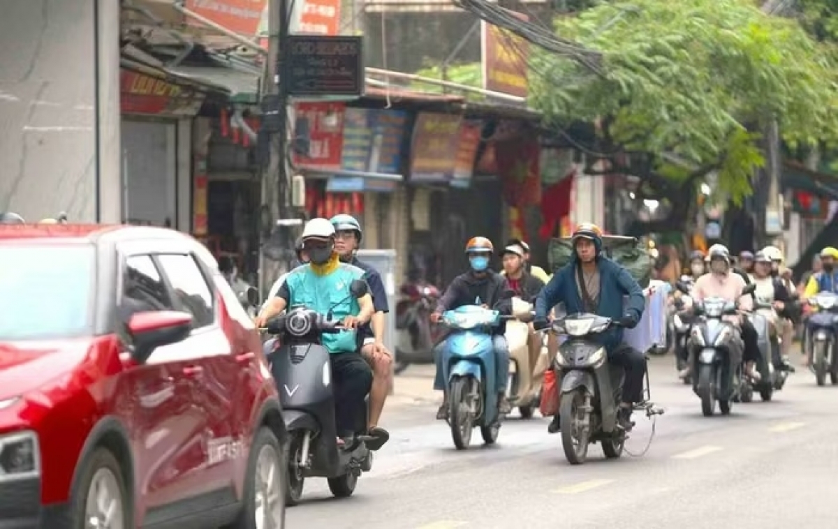 Thời tiết ngày 23/10: Bắc Bộ nắng nóng, Nam Bộ chiều tối có mưa dông