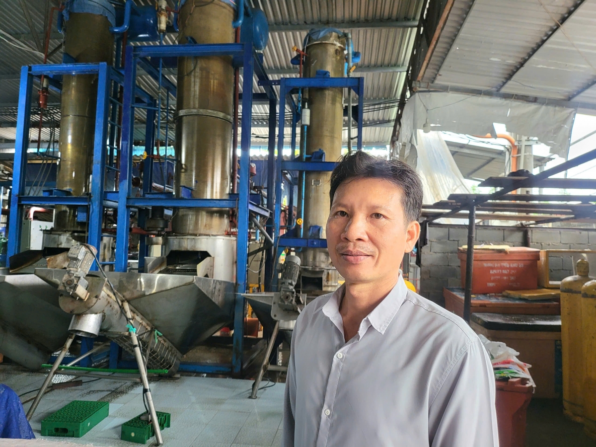Ông Lê Minh Công - Quản lý Cơ sở sản xuất đá cây tại xã Cửa Dương, Đặc khu Phú Quốc.