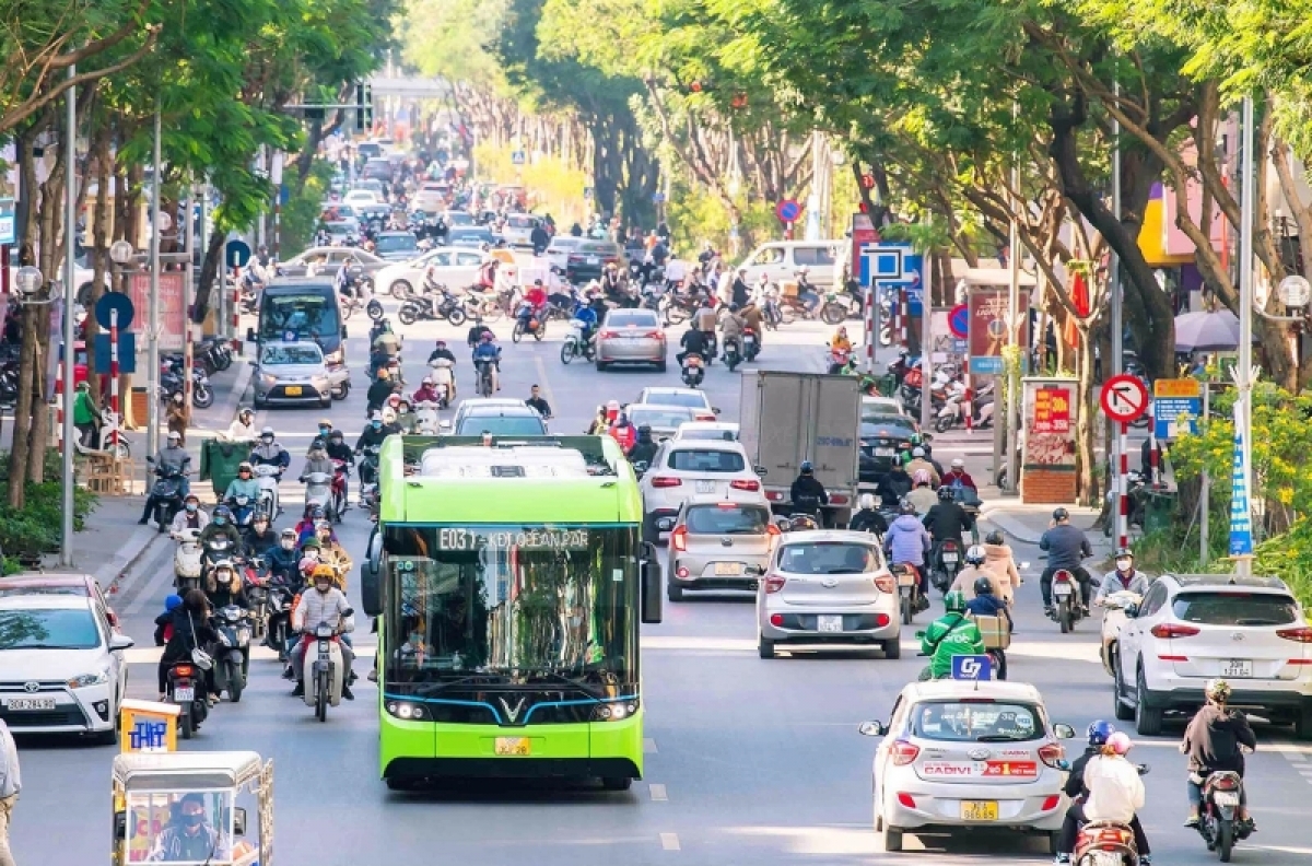 Hà Nội và TP.HCM đã có lộ trình chuyển đổi sang phương tiện giao thông xanh, kèm theo các chính sách hỗ trợ cụ thể