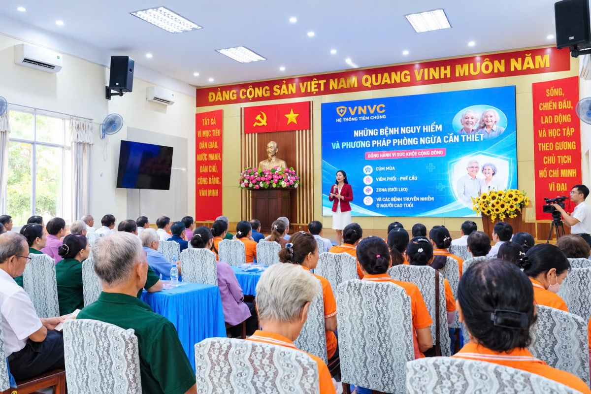 VNVC thường xuyên phối hợp với các địa phương và tổ chức đoàn thể triển khai tư vấn kiến thức chăm sóc sức khỏe, phòng bệnh chủ động cho người cao tuổi.