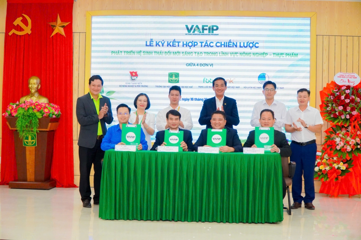 Các bên ký kết hợp tác thúc đẩy ứng dụng công nghệ, phát triển sáng kiến nông nghiệp – thực phẩm bền vững. Ảnh: FBV