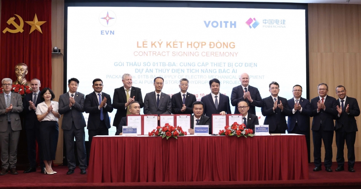 Tham dự Lễ ký kết Hợp đồng có đại diện Lãnh đạo Tập đoàn Điện lực Việt Nam, lãnh đạo Ban Quản lý dự án Điện 3 (EVNPMB3); Bên cho vay vốn AFD, KfW, EIB (trong tổ hợp gồm 06 đơn vị: AFD, CDP, Propaco, KfW, EIB, JICA) và Liên danh Nhà thầu Voith Hydro Shanghai and Powerchina Zhongnan.