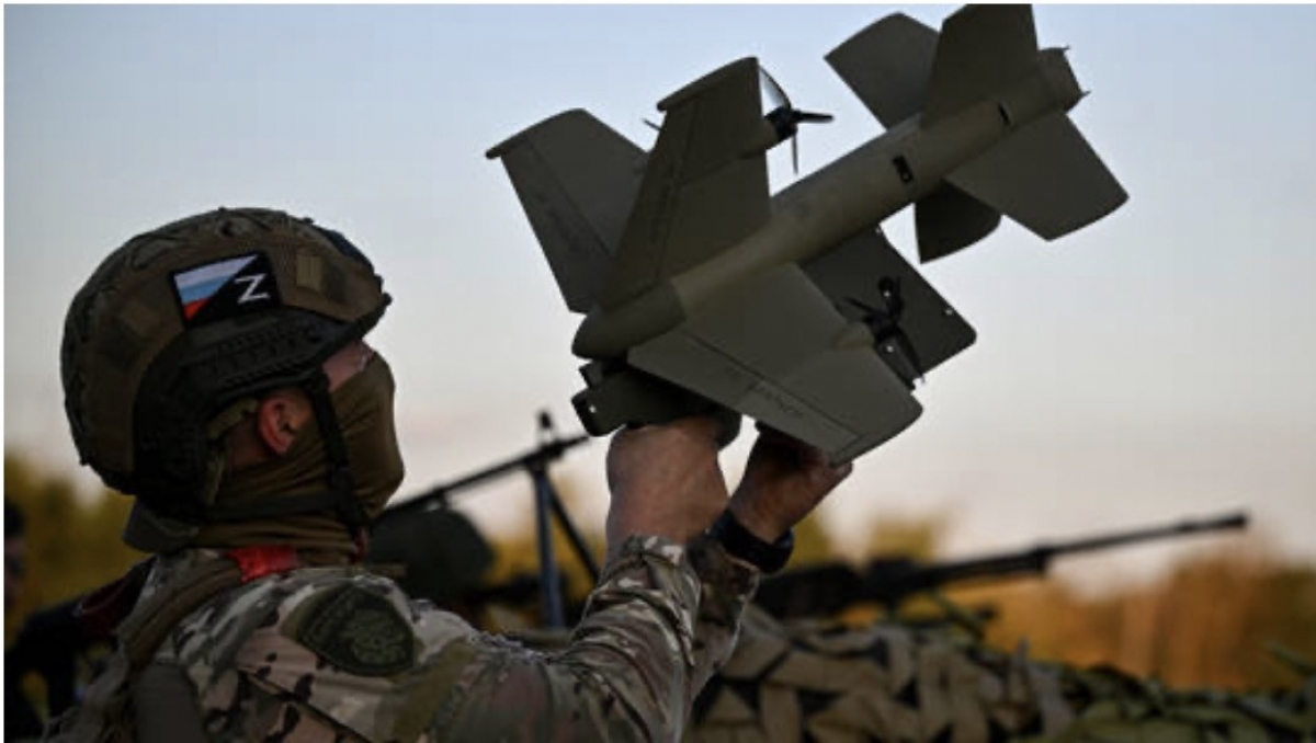 Lính Nga chuẩn bị phóng UAV. Ảnh: Sputnik.
