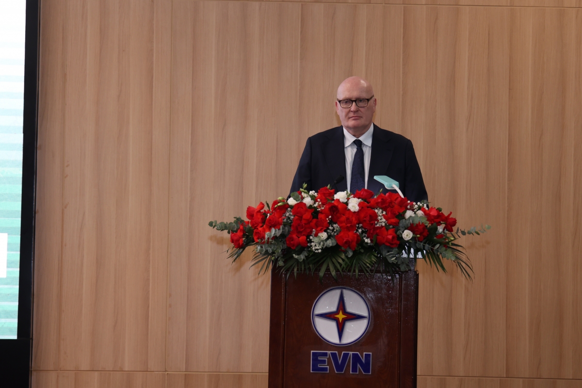 Đại diện nhà thầu phát biểu: ông Stephen Lewis - Chủ tịch kiêm Tổng Giám đốc điều hành của Voith Hydro khu vực châu Á - Thái Bình Dương (APAC)