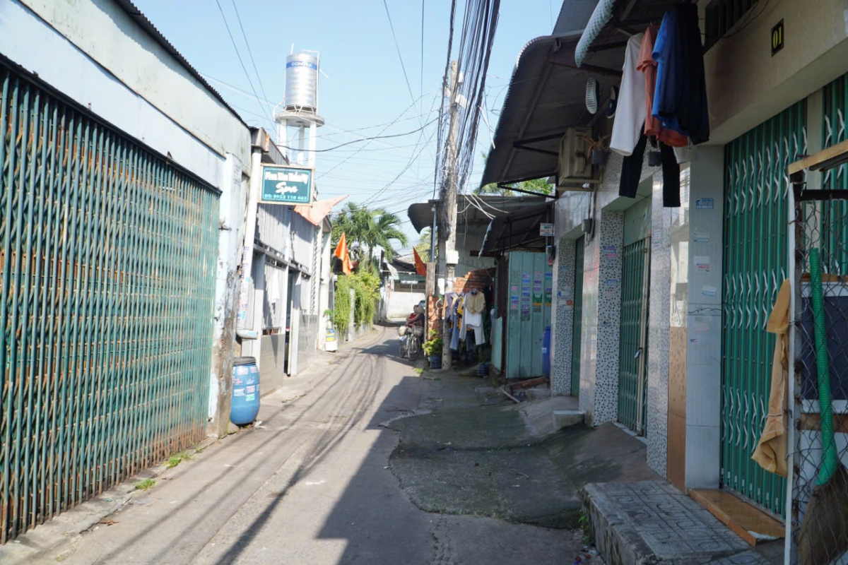 Một khu dân cư ở phường Long Bình có nhiều công nhân, người lao động đến thuê trọ (ảnh: Lưu Sơn)