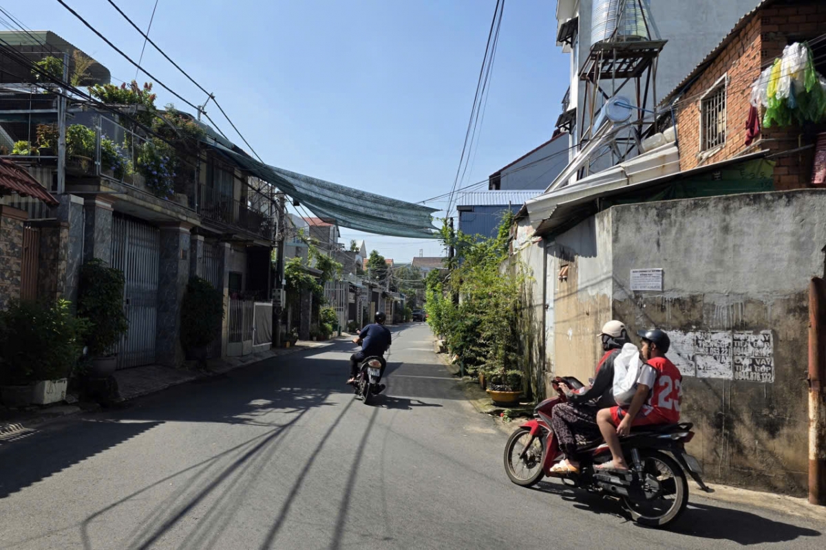 Phần lớn người lao động có thu nhập thấp ở Đồng Nai thường ở trọ tại các khu dân cư có lối đi nhỏ (ảnh: Lưu Sơn)