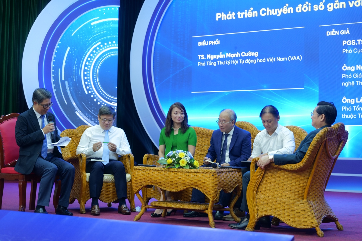 Các chuyên gia, chuyên gia chia sẻ tại diễn đàn (ảnh: Lưu Sơn)
