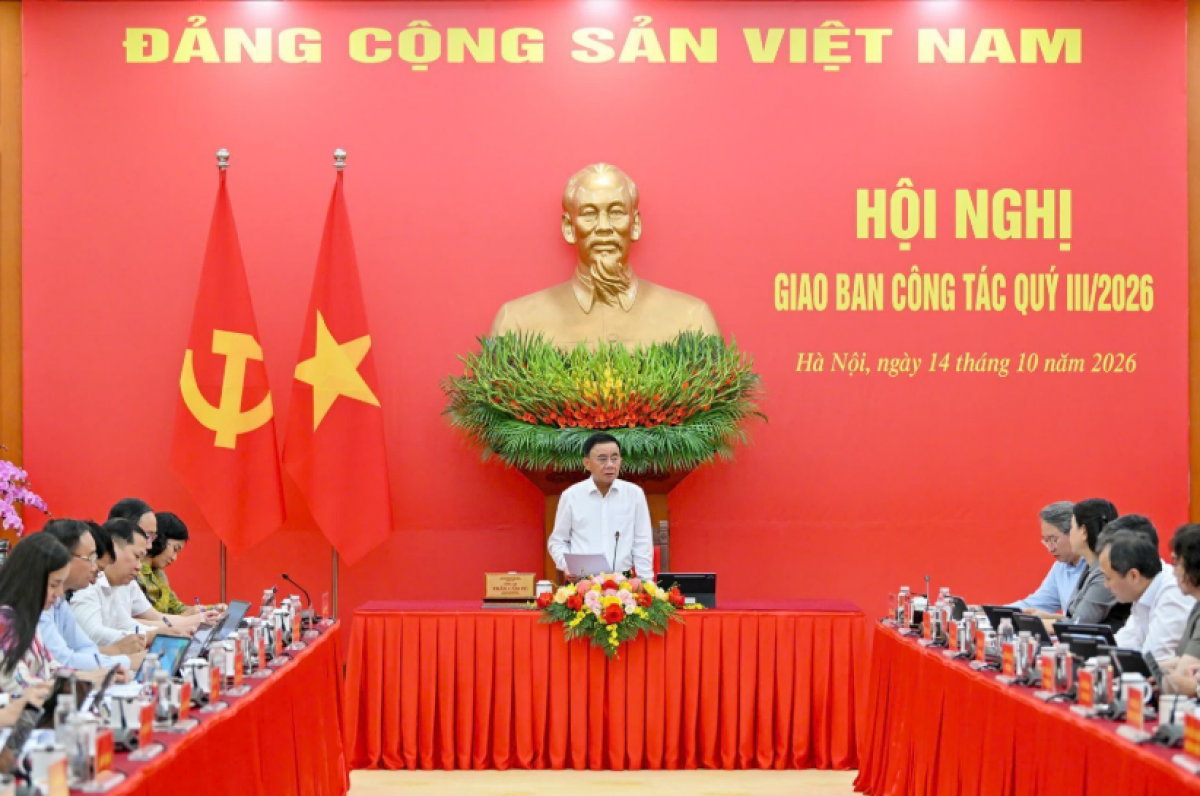 Thường trực Ban Bí thư Trần Cẩm Tú chủ trì hội nghị giao ban công tác quý III/2026 với các tỉnh ủy, thành ủy, các ban Đảng, 4 văn phòng, các đơn vị sự nghiệp trực thuộc Trung ương, sáng 14/10. (Ảnh: Cổng TTĐT Đảng Cộng sản Việt Nam)