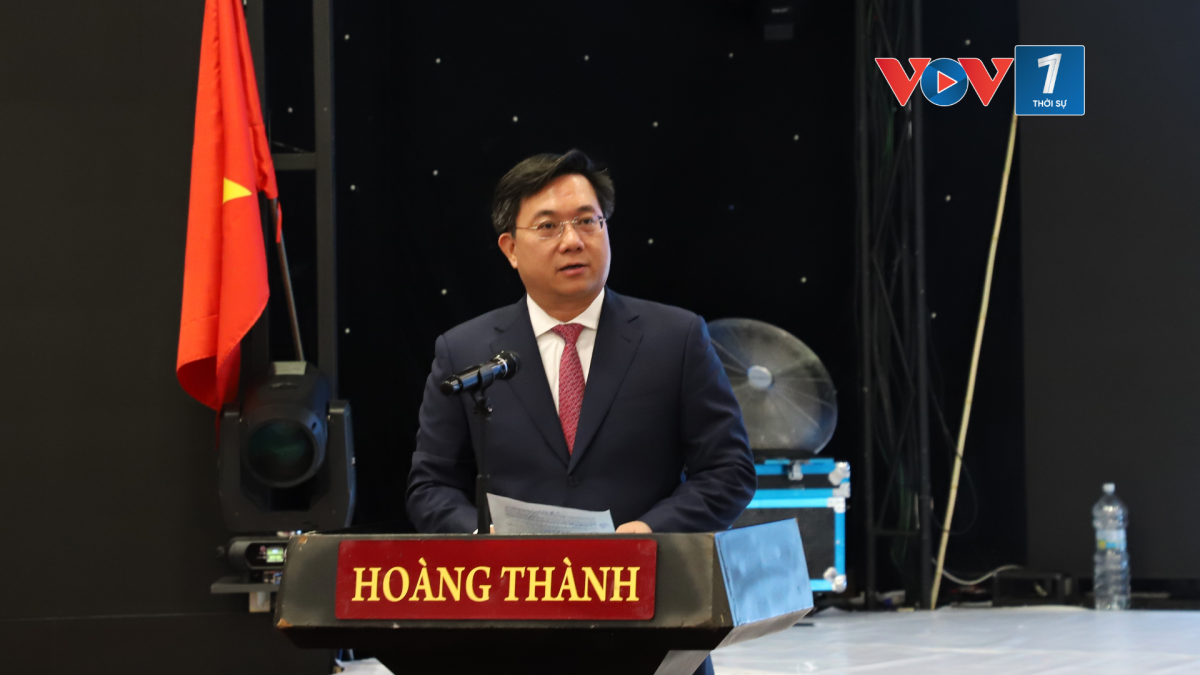Đồng chí Trần Duy Đông thông tin khái quát những nét nổi bật về kinh tế và tiềm năng hợp tác của tỉnh Phú Thọ và đề xuất các lĩnh vực hợp tác trọng tâm trong giai đoạn tới.