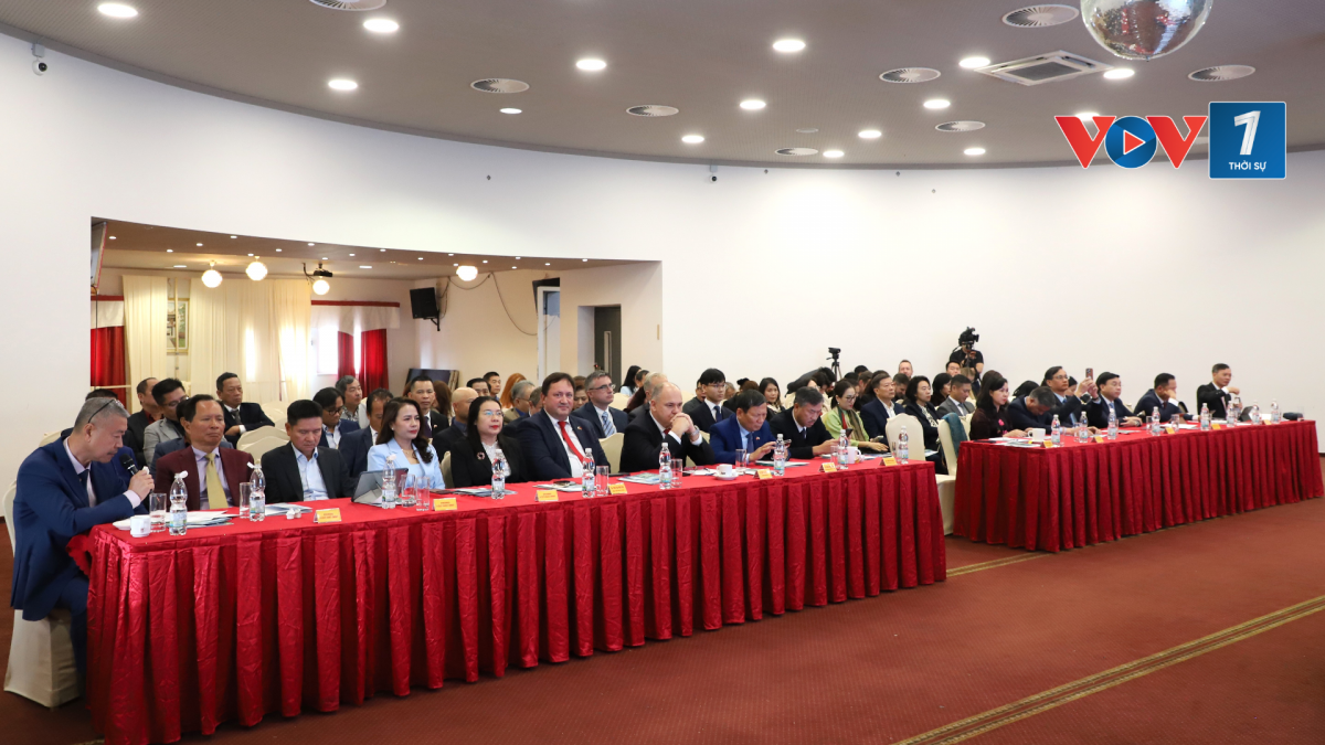 Các đại biểu đại diện cho các cơ quan chức năng Việt Nam, các doanh nghiệp Việt Nam và Cộng hòa Séc.