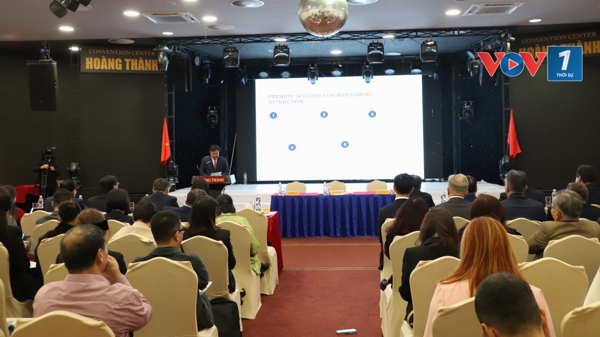 Hội nghị cũng là dịp để tỉnh giới thiệu tiềm năng, lợi thế và cơ hội đầu tư; cùng trao đổi với đại diện doanh nghiệp và nhà đầu tư Cộng hòa Séc để tìm kiếm những hướng hợp tác phù hợp và mang lại lợi ích thiết thực cho hai bên.