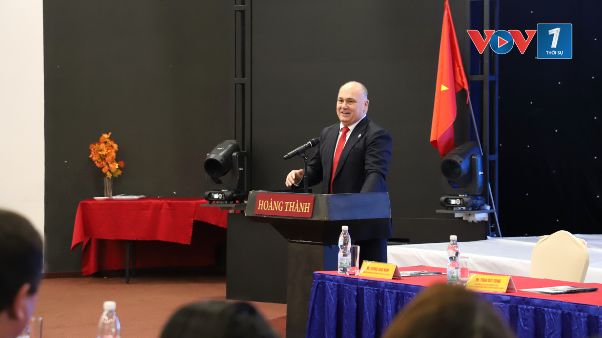 Thị trưởng Náchod Jan Birke đề nghị lãnh đạo tỉnh, các sở ban ngành địa phương quan tâm, hỗ trợ các dự án của người Việt Nam và doanh nghiệp Séc quan tâm đầu tư vào địa phương.