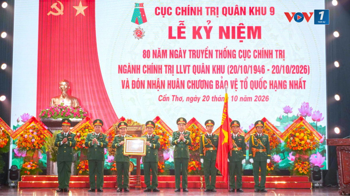 Cục Chính trị Quân khu 9 đón nhận Huân chương Bảo vệ Tổ quốc hạng Nhất