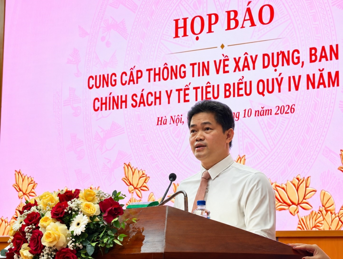 Thứ trưởng Thường trực Bộ Y tế Vũ Mạnh Hà cung cấp thông tin về các chính sách y tế  mang lại nhiều lợi ích cho người bệnh.