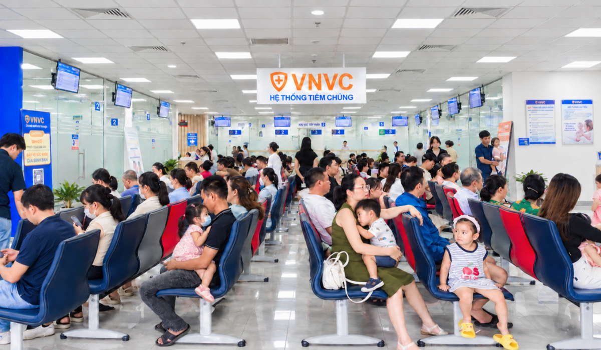 Các bậc phụ huynh đưa con em đi tiêm phòng tay chân miệng tại gần 300 Trung tâm tiêm chủng VNVC toàn quốc