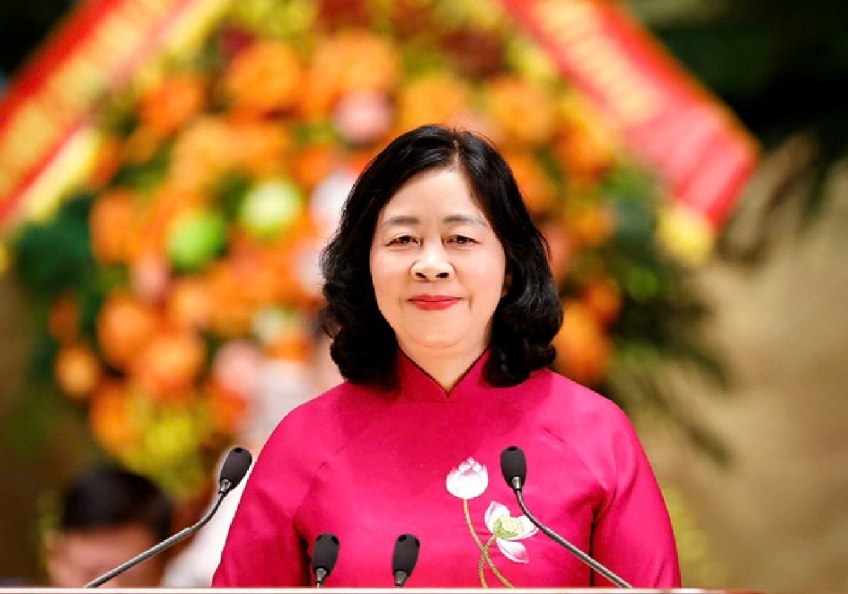 Bà Bùi Thị Minh Hoài, Ủy viên Bộ Chính trị, Bí thư Trung ương Đảng, Chủ tịch Ủy ban Trung ương MTTQ Việt Nam gửi thư chúc mừng tới Hội đồng chức sắc Chăm Bàlamôn cùng toàn thể đồng bào Chăm theo đạo Bàlamôn