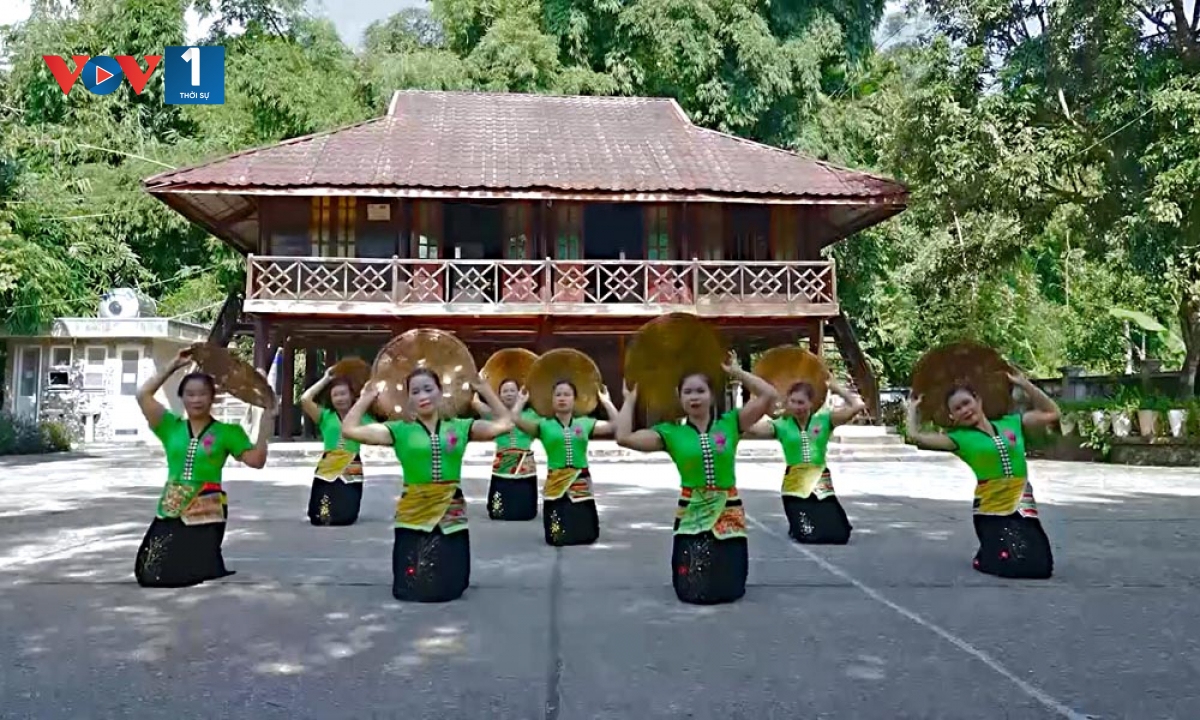 Các làn điệu xòe Thái, nhất là xòe ngày Xuân đã cùng đồng bào Thái trắng xứ Mường So đi cùng năm tháng